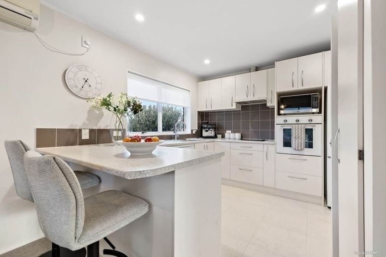 Photo of property in 1/14 Kallaroo Place, Botany Downs, Auckland, 2010