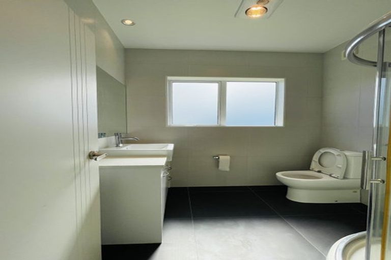 Photo of property in 4a Marina View Drive, West Harbour, Auckland, 0618