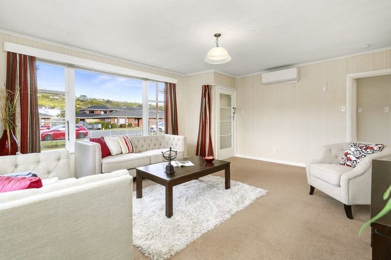 Photo of property in 83 Oxford Street, Tawa, Wellington, 5028