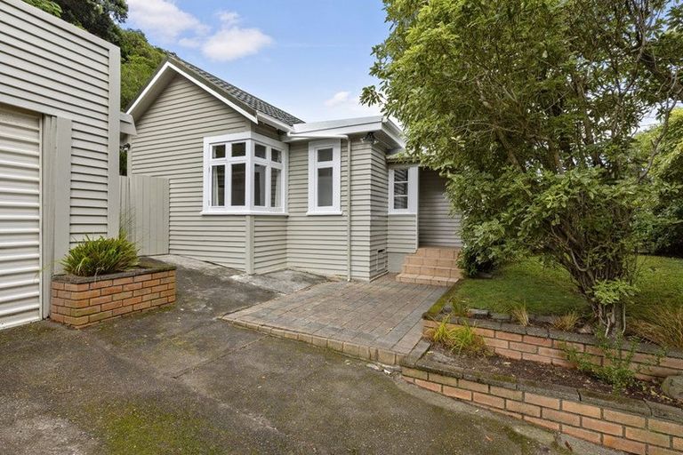 Photo of property in 74 Para Street, Miramar, Wellington, 6022
