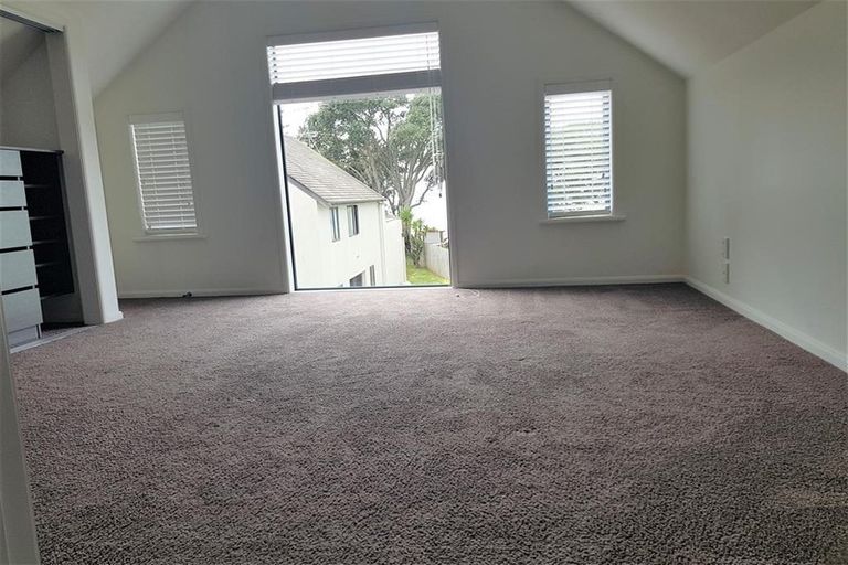 Photo of property in 480a Beach Road, Murrays Bay, Auckland, 0630