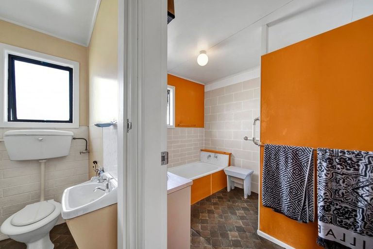 Photo of property in 17 Tongaporutu Road, Tongaporutu, Urenui, 4378