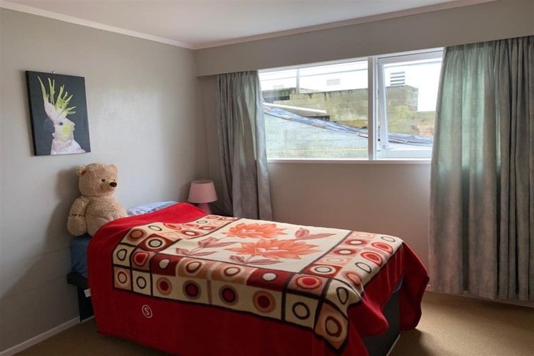 Photo of property in 15 Goddard Grove, Churton Park, Wellington, 6037