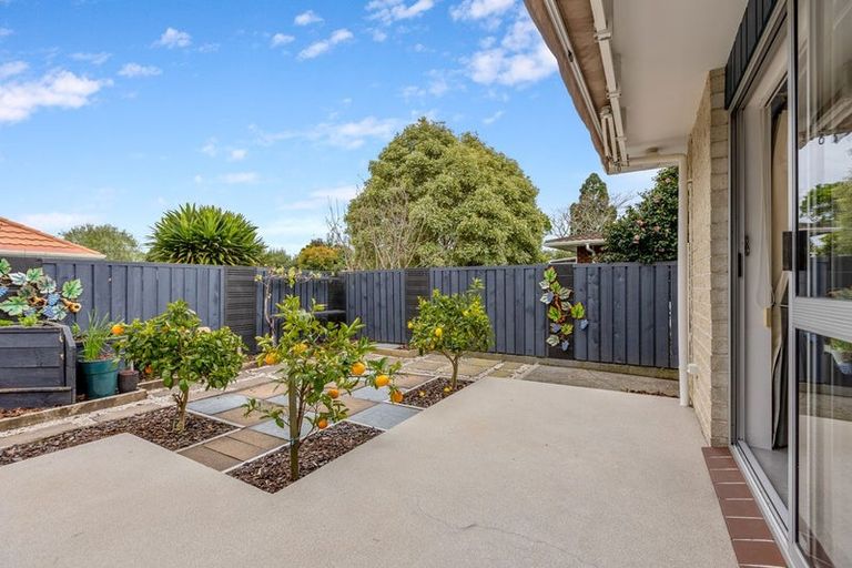 Photo of property in 2/10 Nursery Place, Westown, New Plymouth, 4310