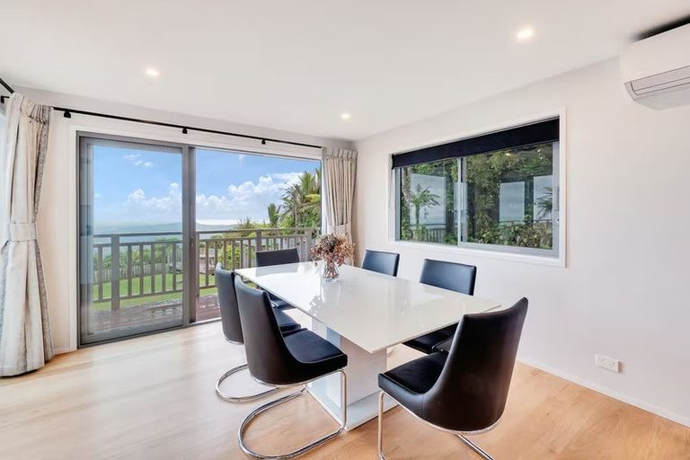 Photo of property in 23 Quinns Road, Waiatarua, Auckland, 0612