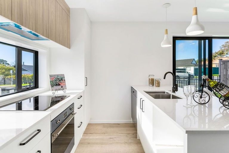 Photo of property in 19a Bradbury Road, Botany Downs, Auckland, 2010