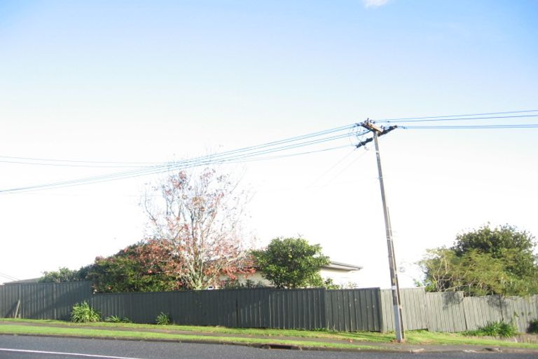 Photo of property in 76 Mellons Bay Road, Mellons Bay, Auckland, 2014