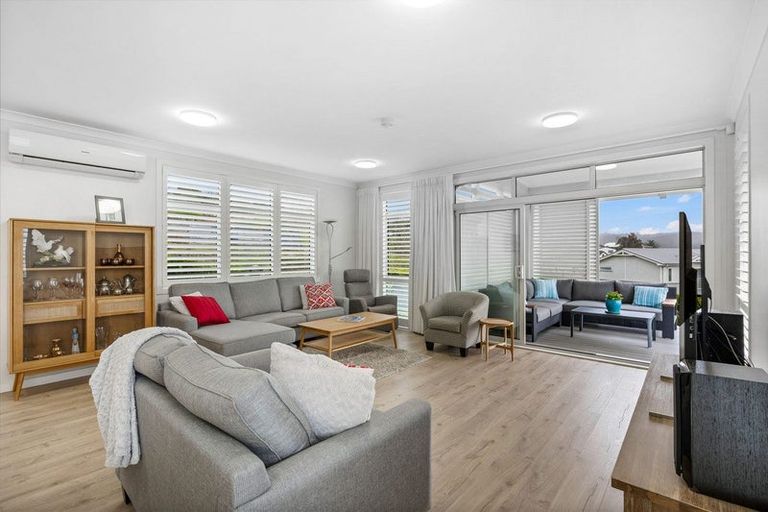 Photo of property in 1 Ocean View Terrace, Orewa, 0931