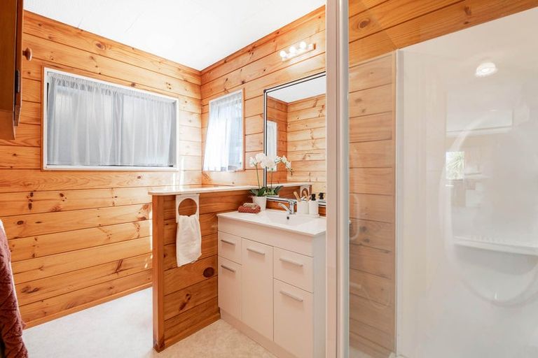 Photo of property in 22a Ngatira Place, Snells Beach, 0920