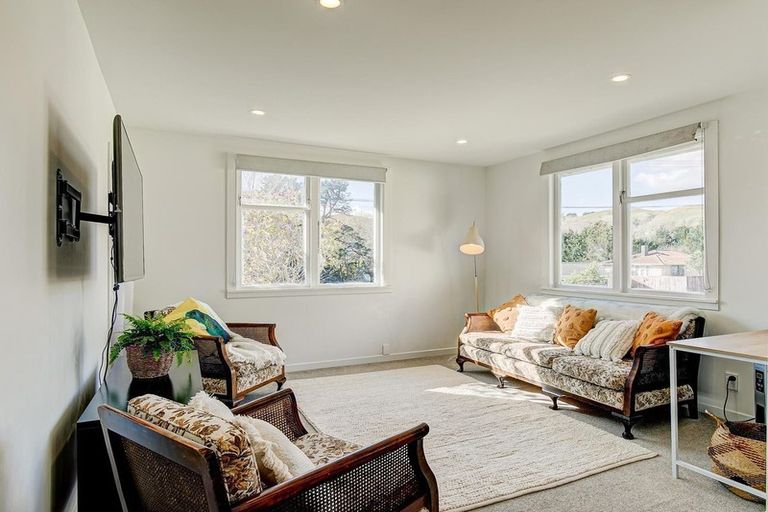 Photo of property in 126 Castor Crescent, Cannons Creek, Porirua, 5024