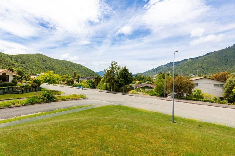 Photo of property in 8 Ranui Street, Waikawa, Picton, 7220