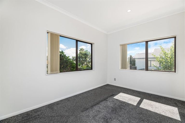 Photo of property in 76 San Valentino Drive, Henderson, Auckland, 0612