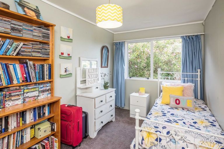 Photo of property in 11 Karaka Grove, Raumati Beach, Paraparaumu, 5032