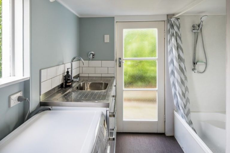 Photo of property in 26 Tuatoru Street, Eastbourne, Lower Hutt, 5013