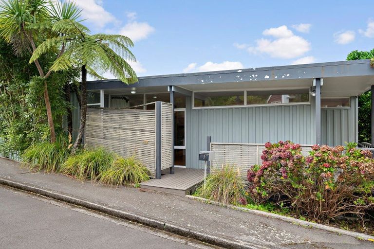 Photo of property in 3 Mamaku Grove, Khandallah, Wellington, 6035