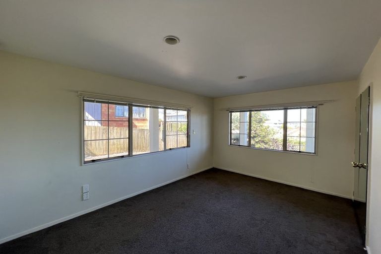 Photo of property in 2/22 Spencer Road, Pinehill, Auckland, 0632