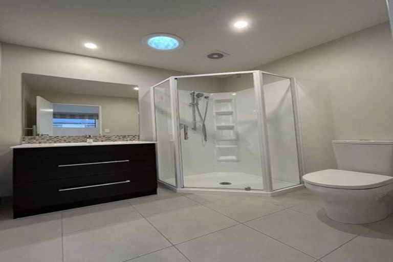 Photo of property in 12 Mangatiti Street, Papakura, 2110