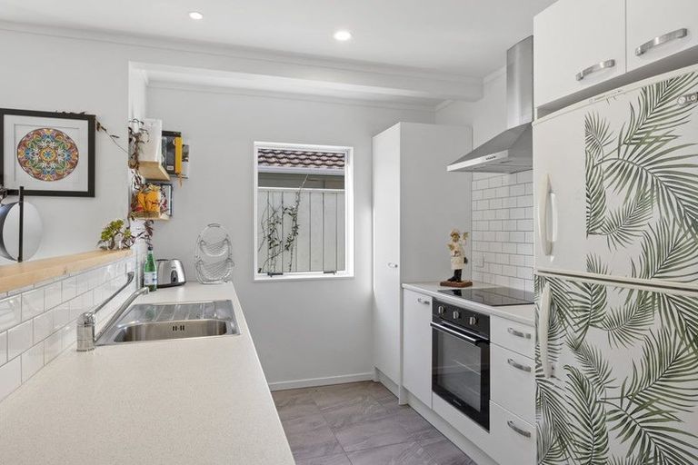 Photo of property in 31 Barrett Street, Westown, New Plymouth, 4310