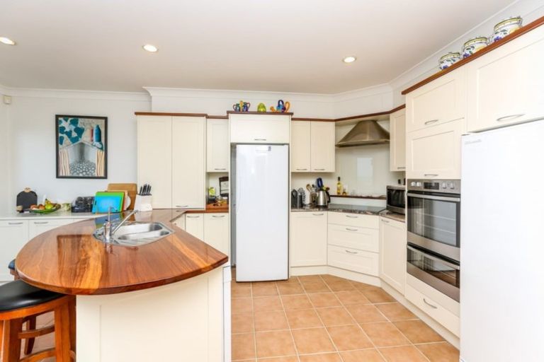 Photo of property in 27 Findlay Street, Moturoa, New Plymouth, 4310