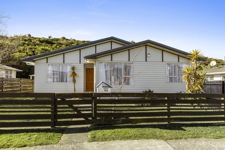 Photo of property in 186 Major Drive, Kelson, Lower Hutt, 5010