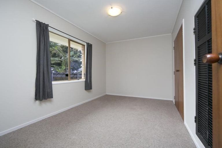 Photo of property in 2/236 Te Atatu Road, Te Atatu South, Auckland, 0610