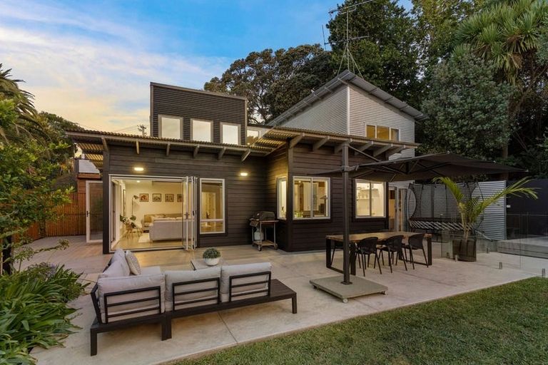 Photo of property in 890 Beach Road, Waiake, Auckland, 0630