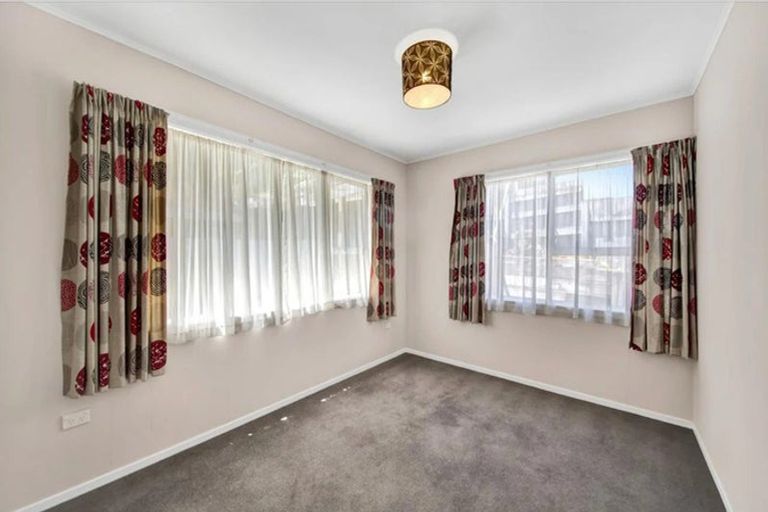 Photo of property in 13 Ambury Place, Merrilands, New Plymouth, 4312