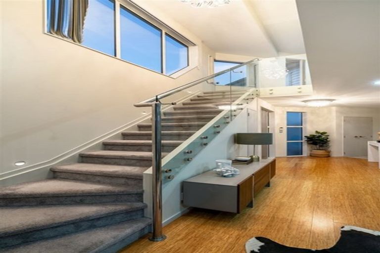 Photo of property in 2/46 Raleigh Road, Northcote, Auckland, 0627