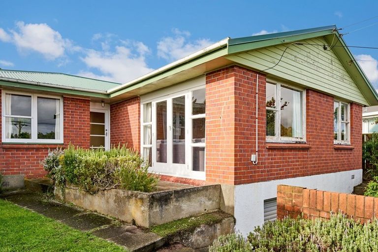 Photo of property in 5 Tirowhanga Road, Paremata, Porirua, 5024