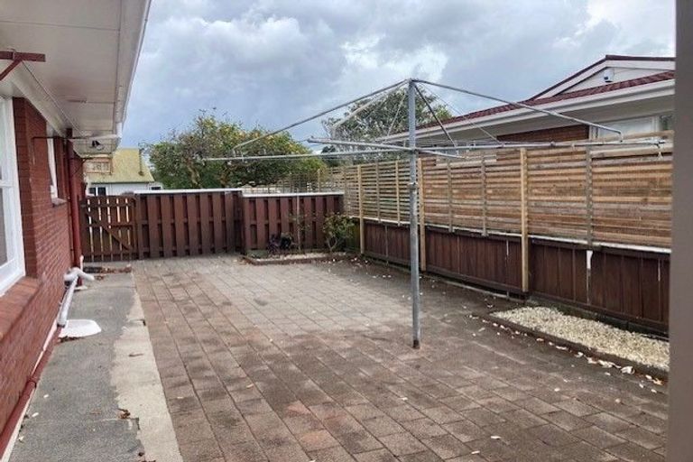 Photo of property in 1/2 Kurnell Drive, Botany Downs, Auckland, 2010