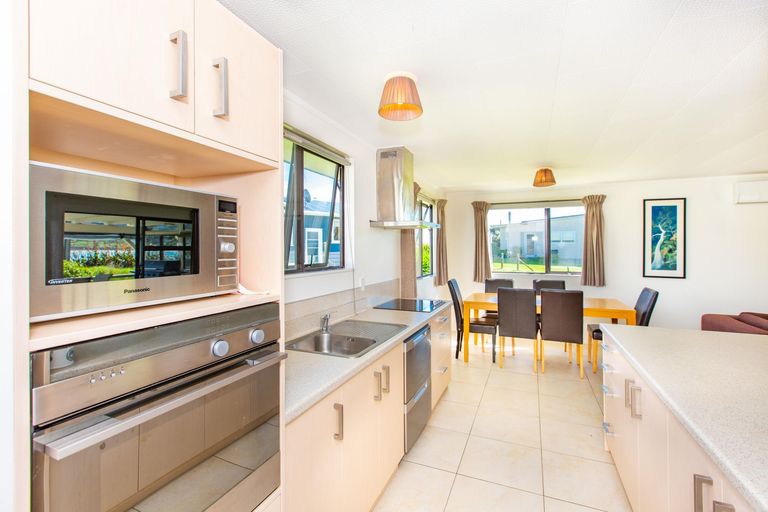 Photo of property in 11 Wainamu Road, Raglan, 3297