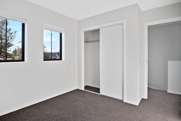 Photo of property in 10/15 Sunhill Road, Sunnyvale, Auckland, 0612