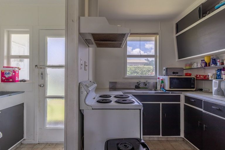 Photo of property in 2 Oak Street, Royal Oak, Auckland, 1023