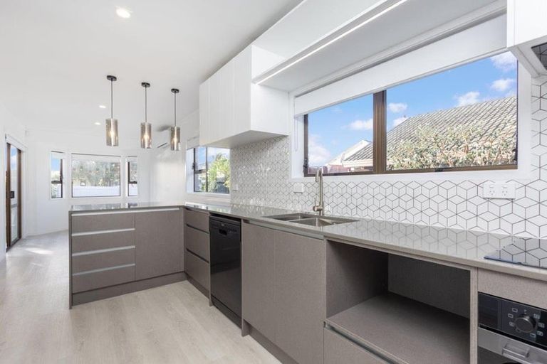 Photo of property in 6a Beach Road, Orewa, 0931