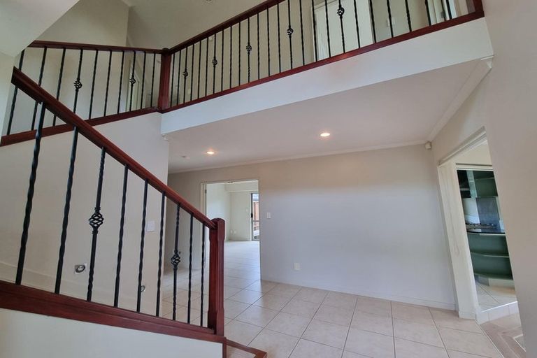 Photo of property in 15 Meteor Place, Schnapper Rock, Auckland, 0632