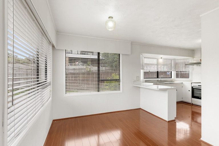 Photo of property in 11 Melia Grove, Goodwood Heights, Auckland, 2105