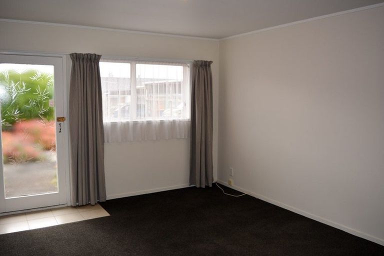 Photo of property in 4/318 Te Atatu Road, Te Atatu South, Auckland, 0610