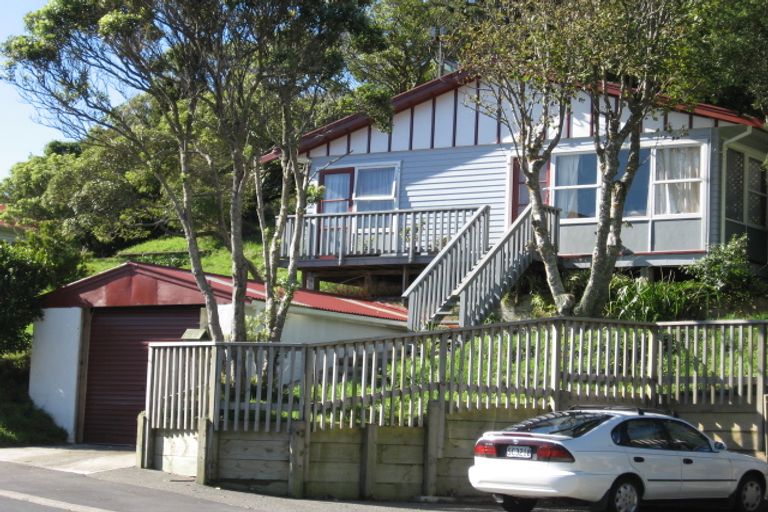 Photo of property in 188a Newlands Road, Newlands, Wellington, 6037