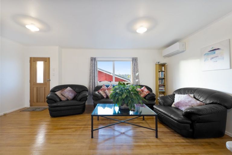 Photo of property in 21 Arlette Place, Massey, Auckland, 0614