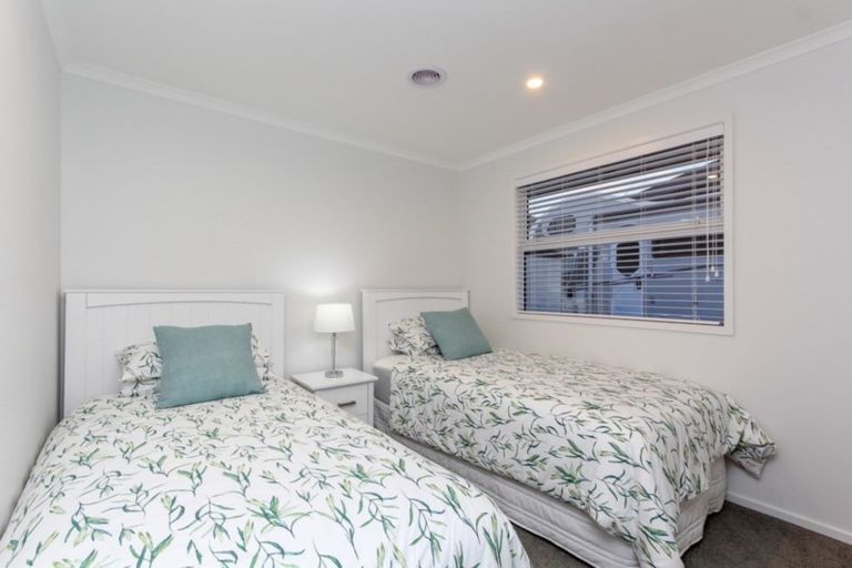 Photo of property in 1 Oakmont Crescent, Waiwhakaiho, New Plymouth, 4312