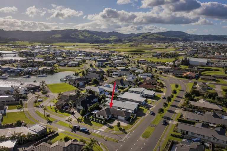 Photo of property in 2 Little George Place, Whitianga, 3510