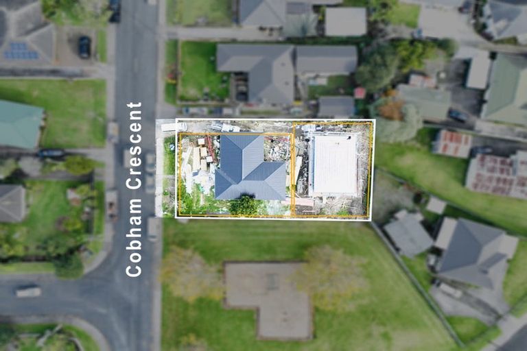 Photo of property in 47 Cobham Crescent, Kelston, Auckland, 0602