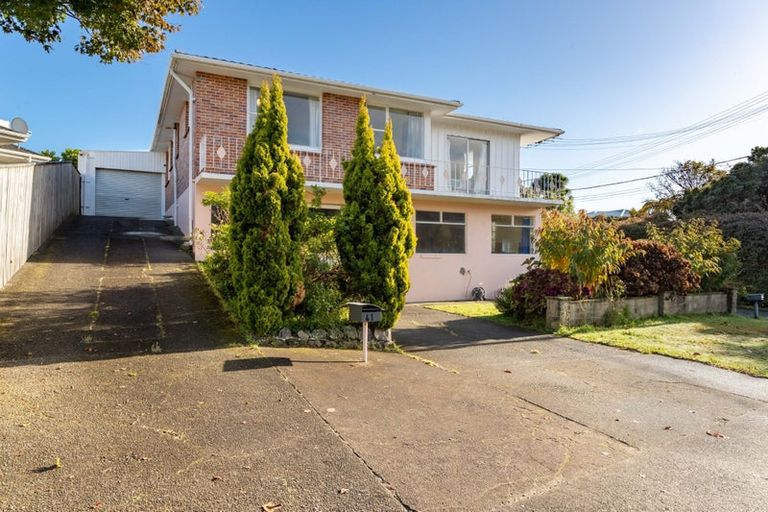 Photo of property in 41 Aorangi Road, Paraparaumu, 5032