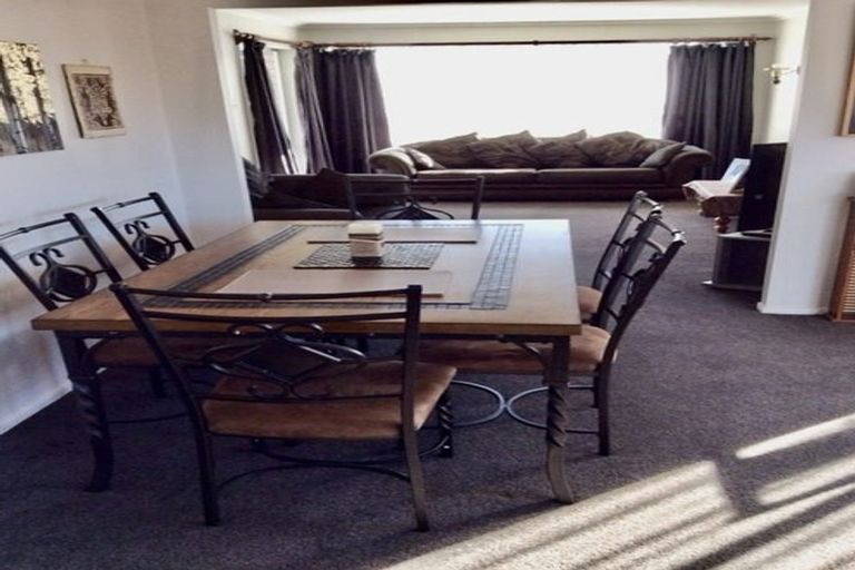 Photo of property in 1/98a Lake Terrace Road, Burwood, Christchurch, 8061