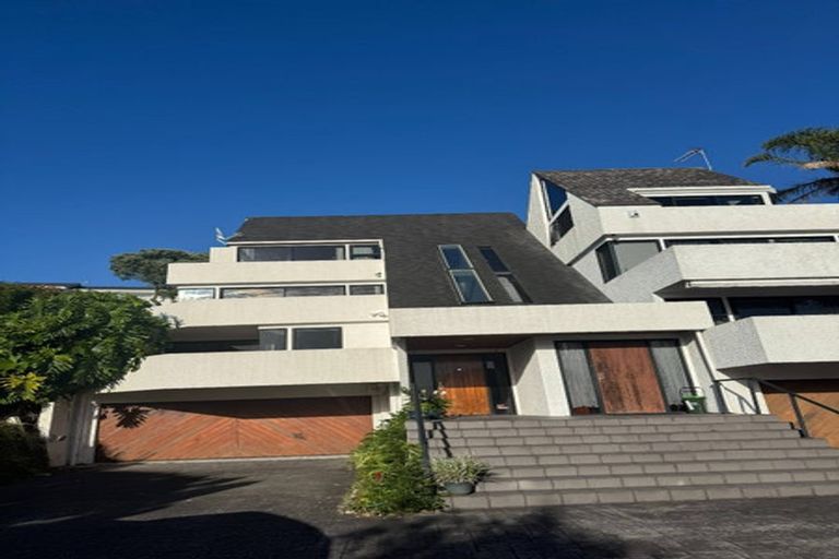 Photo of property in 2/7 Calypso Place, Rothesay Bay, Auckland, 0630