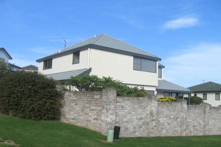 Photo of property in 42 Halladale Road, Papakowhai, Porirua, 5024