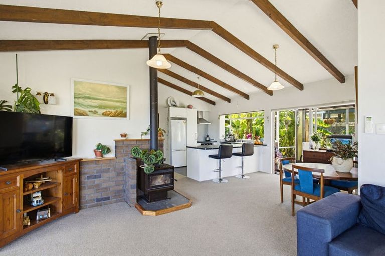 Photo of property in 6 Punga Place, Whitianga, 3510