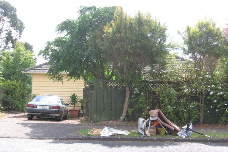 Photo of property in 12 Beaubank Road, Kelston, Auckland, 0602