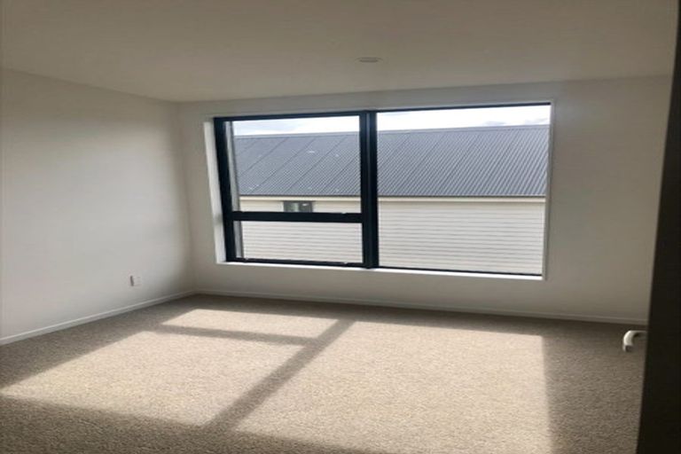 Photo of property in 2/62 Spenmoor Street, Newlands, Wellington, 6037