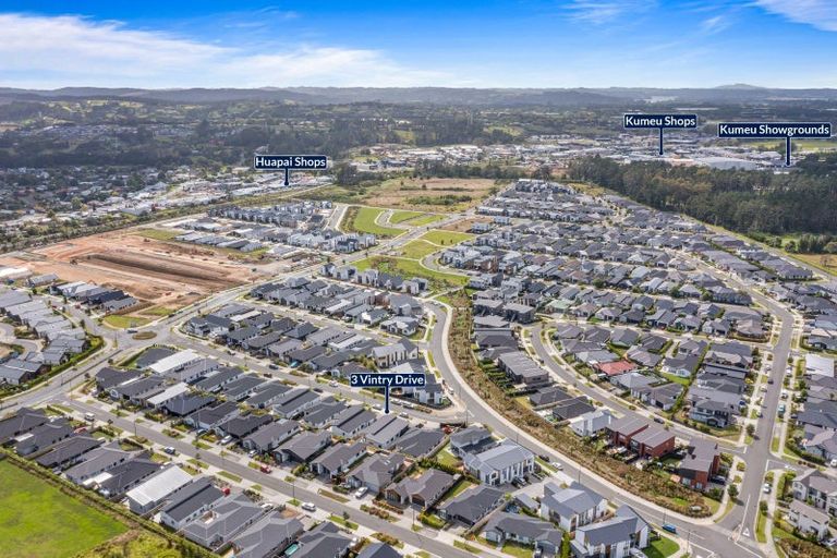 Photo of property in 3 Vintry Drive, Kumeu, 0810